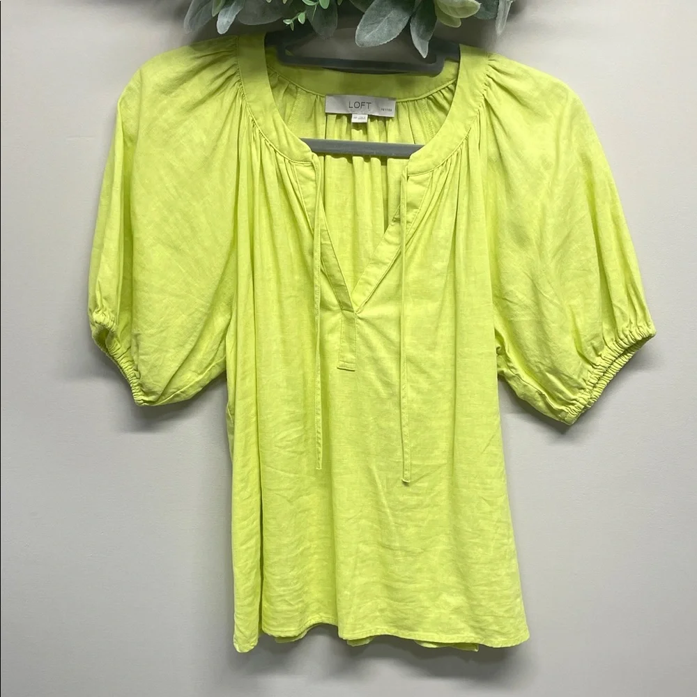 NWOT Loft Linen Blend Chartreuse Puff Short Sleeve Peasant Blouse Split Neck MP